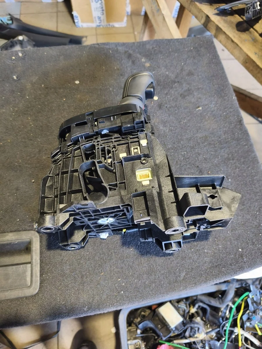 Toyota Yaris Cross GR vaihdekeppi, käytt. 75G588-LHD