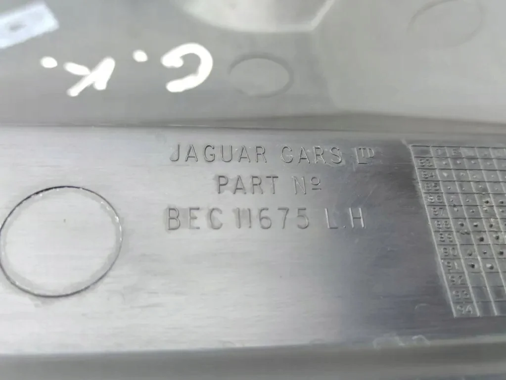 Moldura Lanterna Traseira Esquerda Jaguar XJ X40 image 5