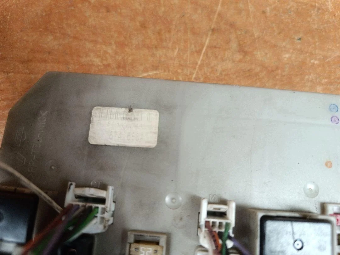 Renault Clio III Modus Fuse Box Module 674658A