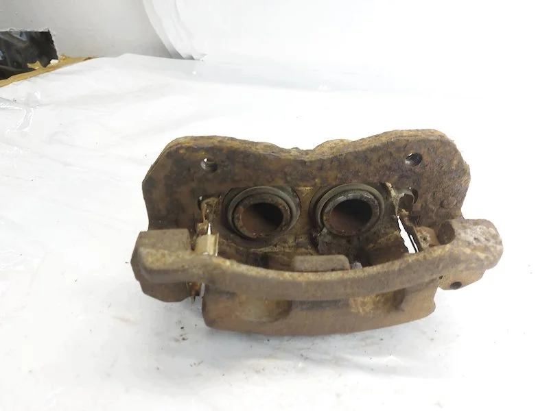 Brake Caliper Bracket Left Front Kia Sorento image 3