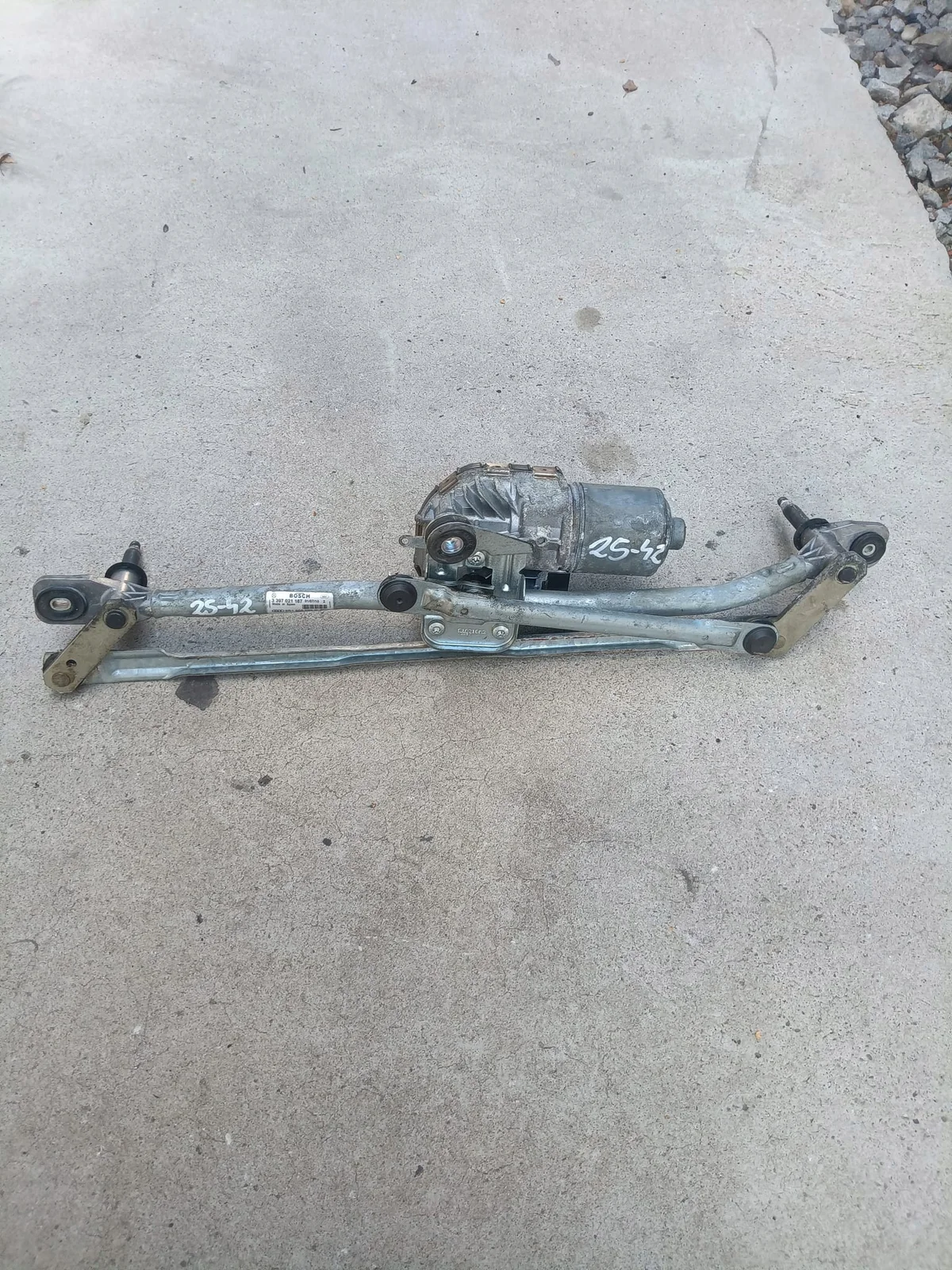 Audi 8R1955119A Scheibenwischermotor vorne