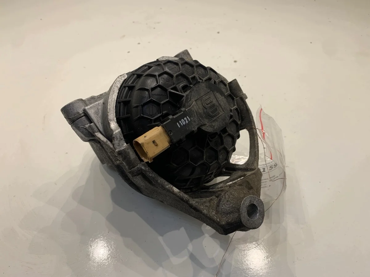 Motorfäste Vänster Audi Q5 FY 2.0 265KM