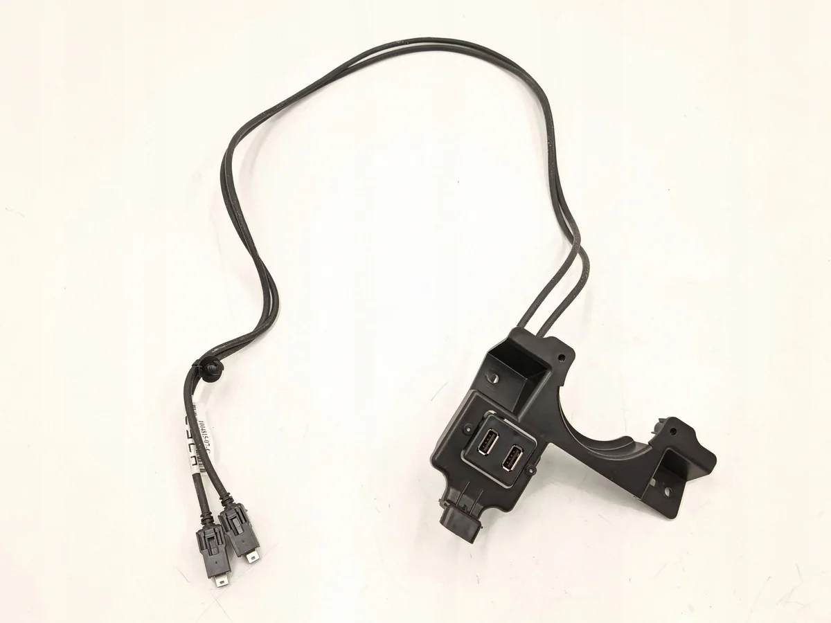 Tesla Model S 2020 Conector USB Usado image 2