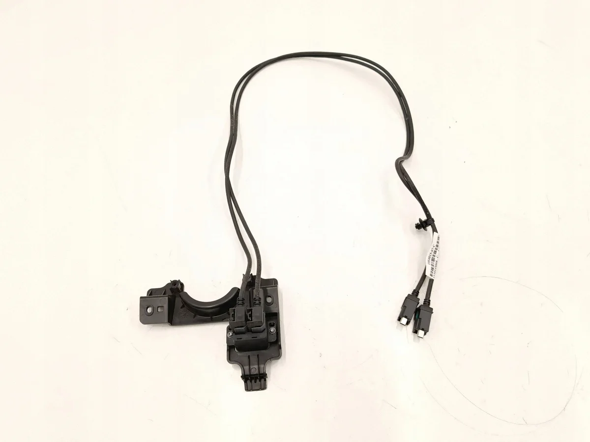 Tesla Model S 2020 Conector USB Usado image 3