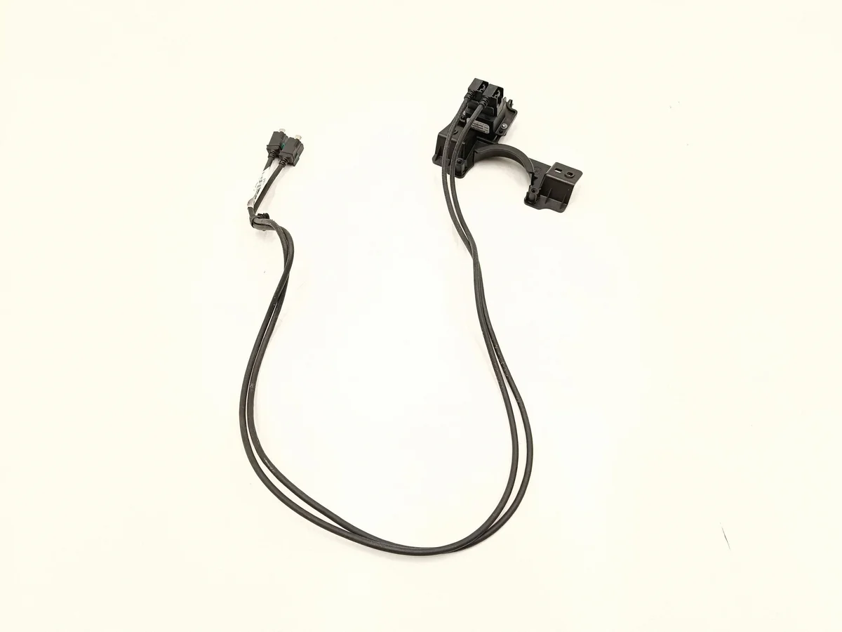 Tesla Model S 2020 Conector USB Usado image 4