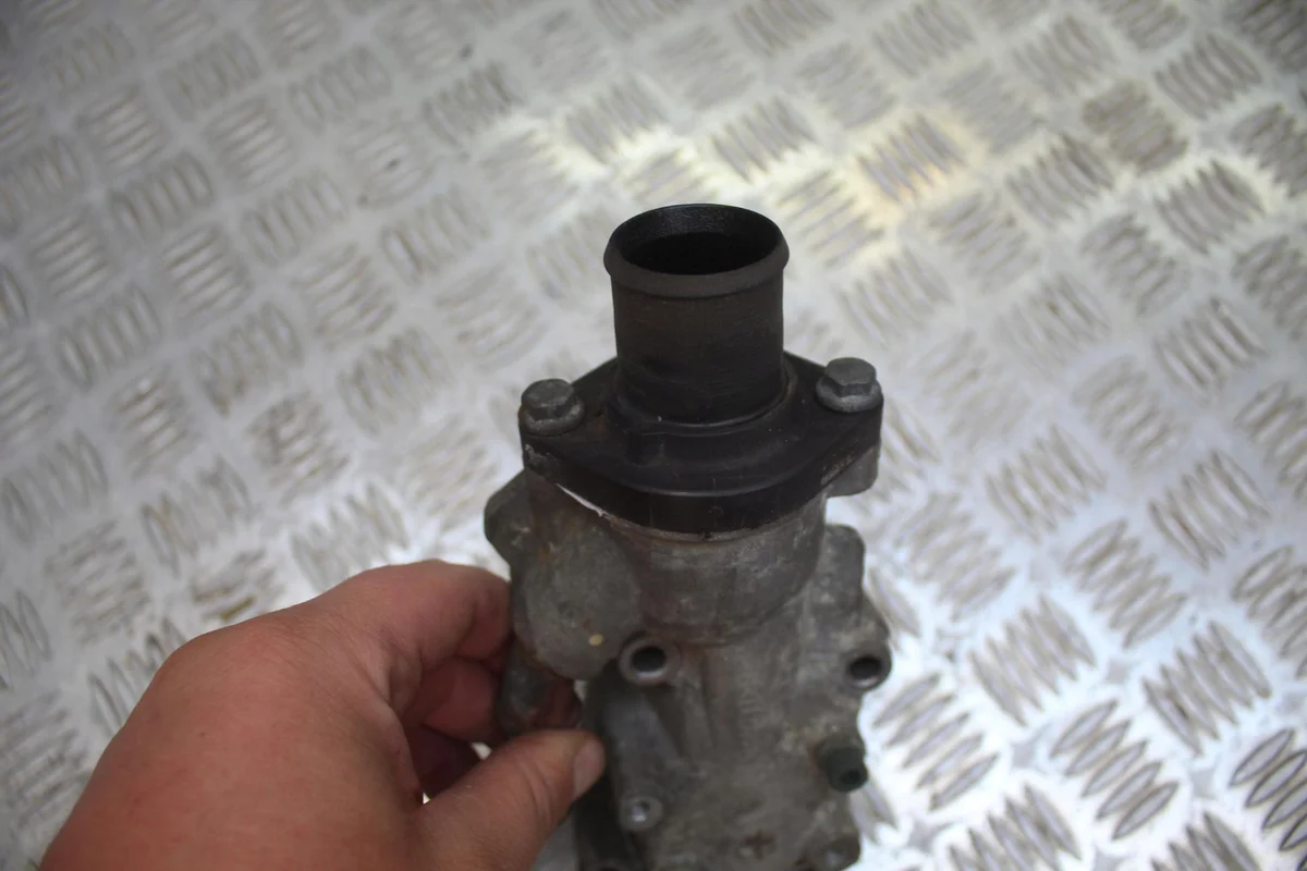 Gehäuse Thermostat Peugeot 307 SW 2.0L Benzin