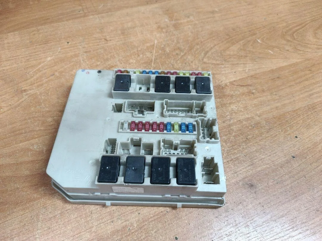 Säkringsbox BSI Renault Clio III 1.2 233293D