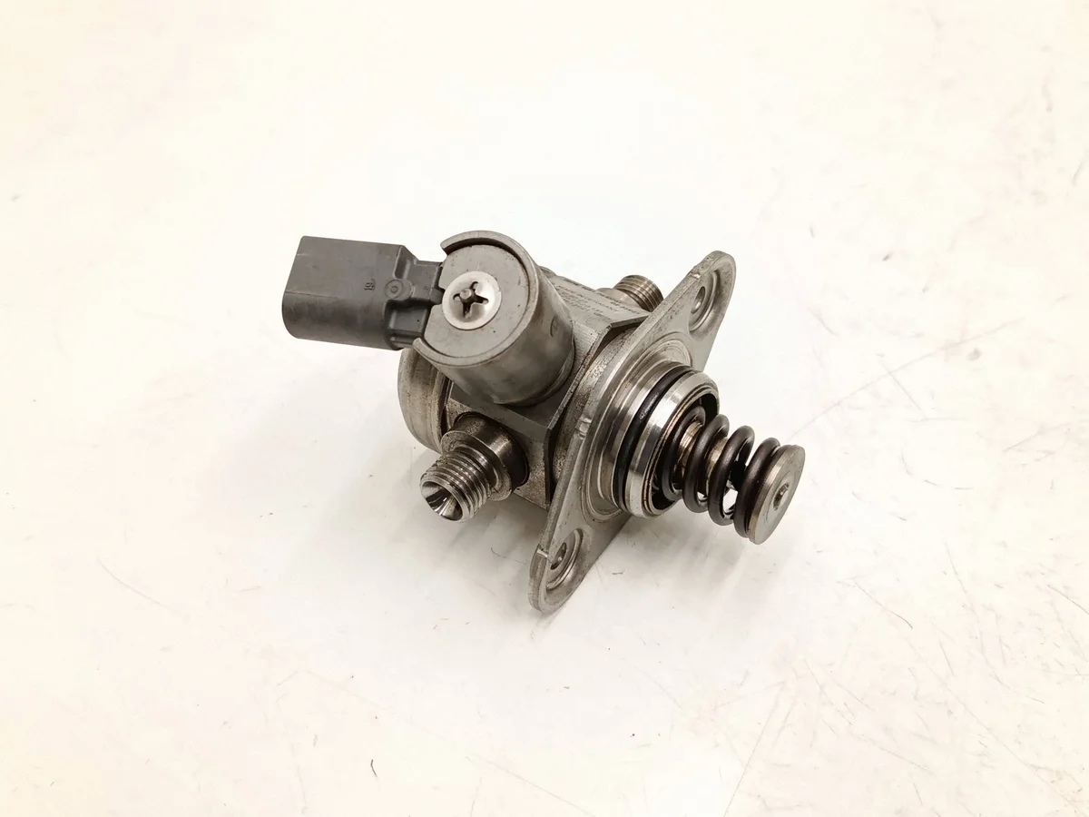 BMW 3 F30 F35 F31 2014 Högtrycksbränslepump