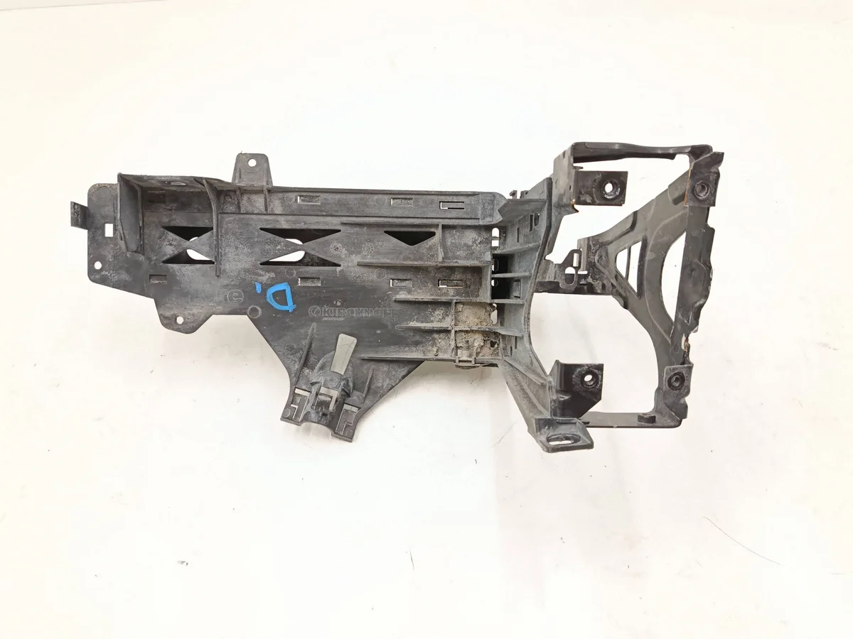 BMW 5 F10 F11 Ajovalon Kiinnike Oikea 7200794