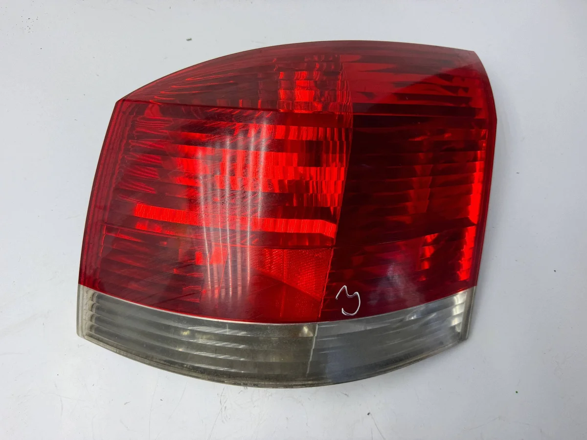Höger baklykta Opel Signum KOR3324