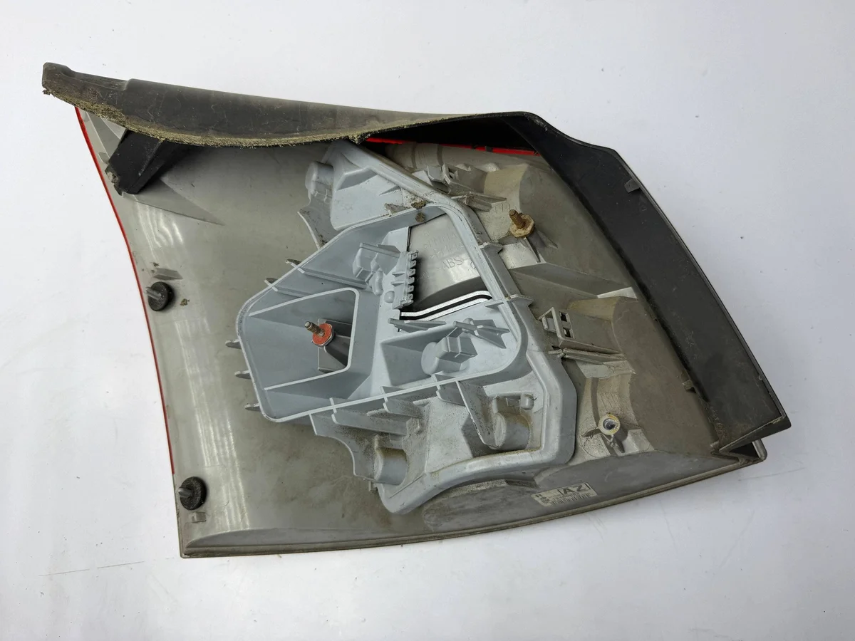 Feu arrière droit Opel Signum KOR3324 image 4