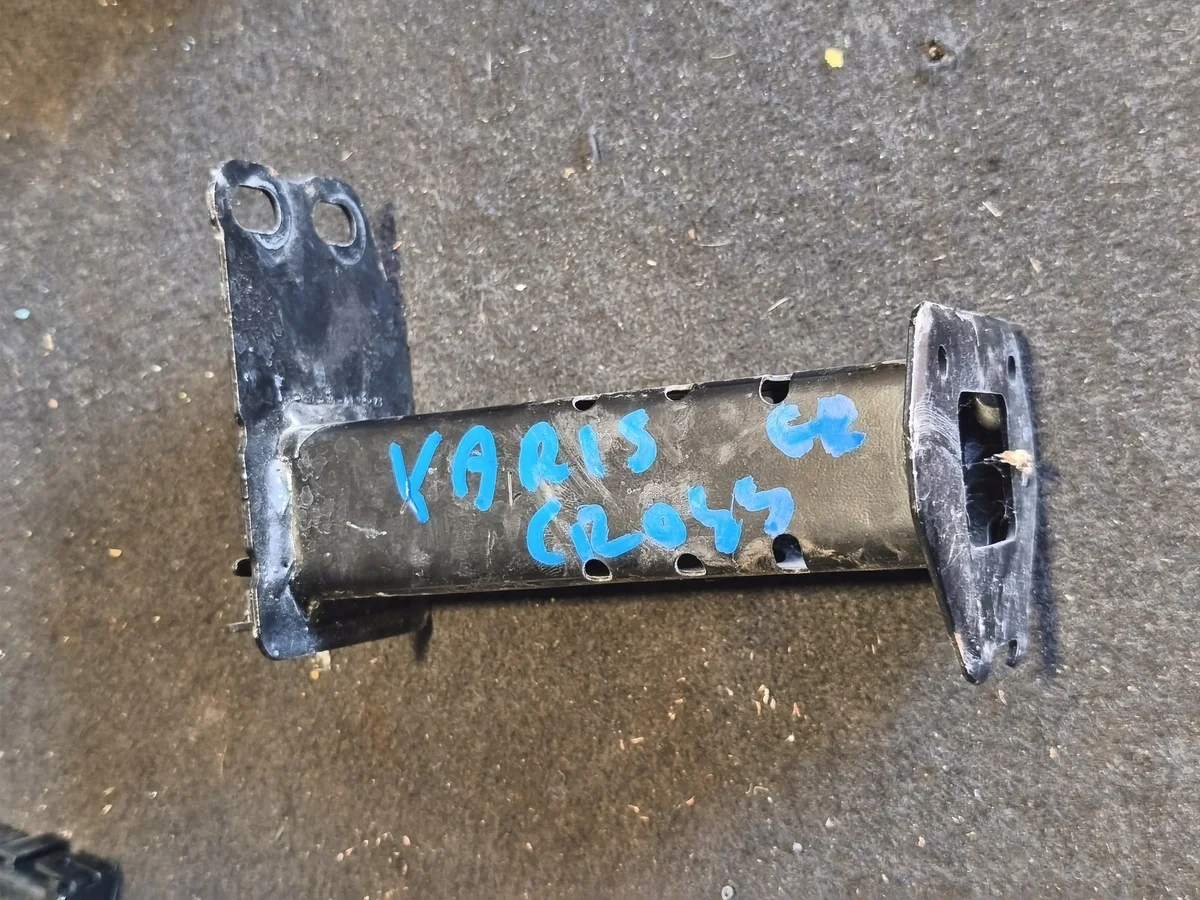Toyota Yaris IV Cross Knikzone Voor Links Rechts