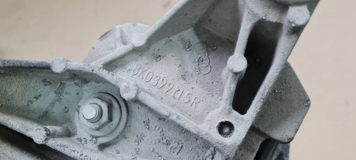 Audi Q5 8R Engine Mount Bracket 2.0 TDI image 9