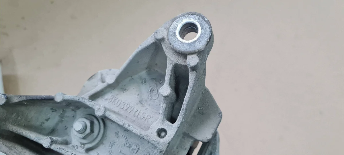 Audi Q5 8R Engine Mount Bracket 2.0 TDI image 10