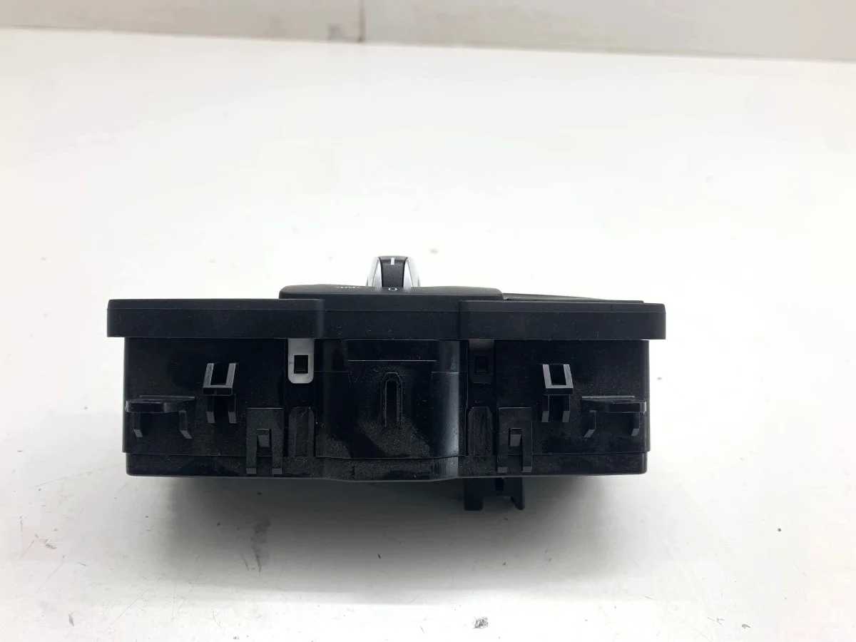 Valokatkaisija BMW F21 9265304 Käytetty