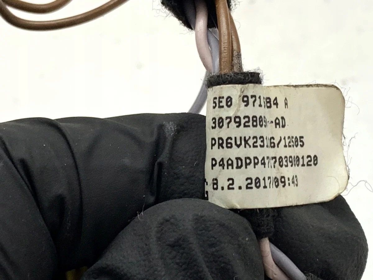 Arnés Airbag Skoda Octavia III Usado OEM image 3