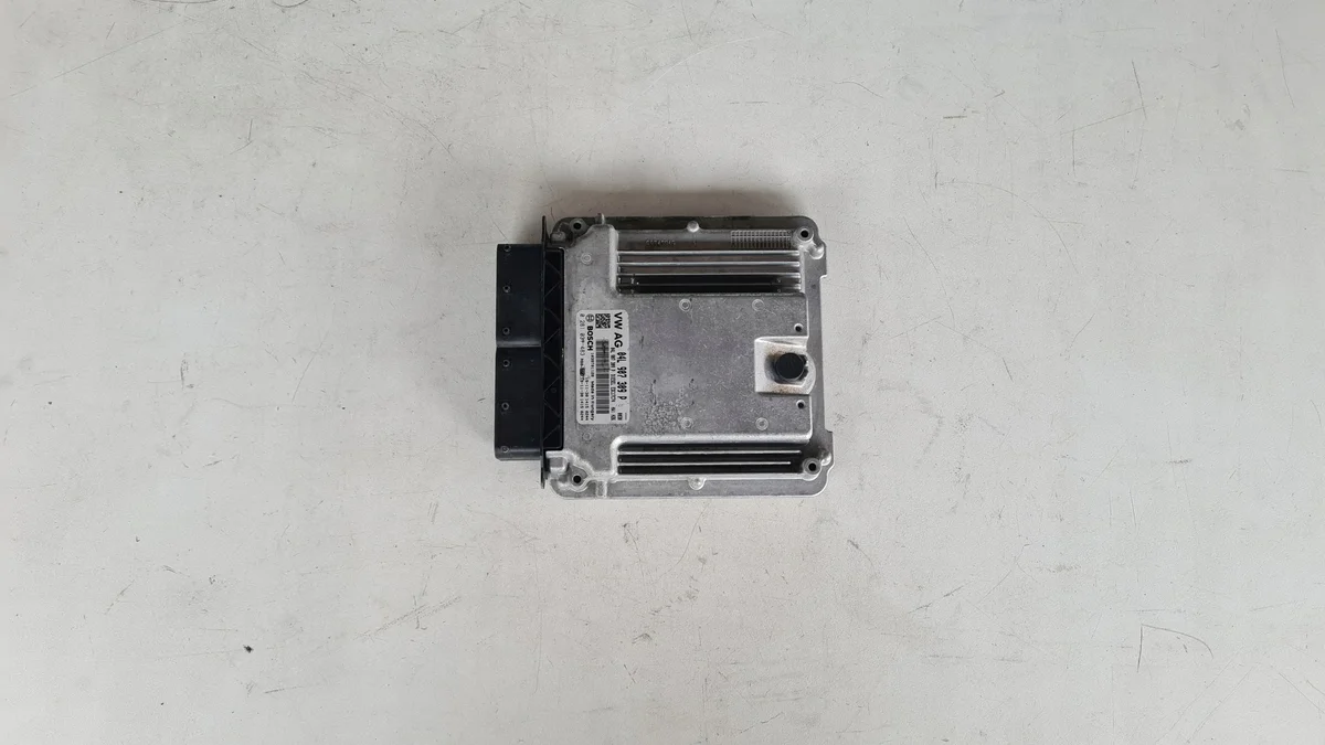 Engine Control Module VW 04L907309P Used