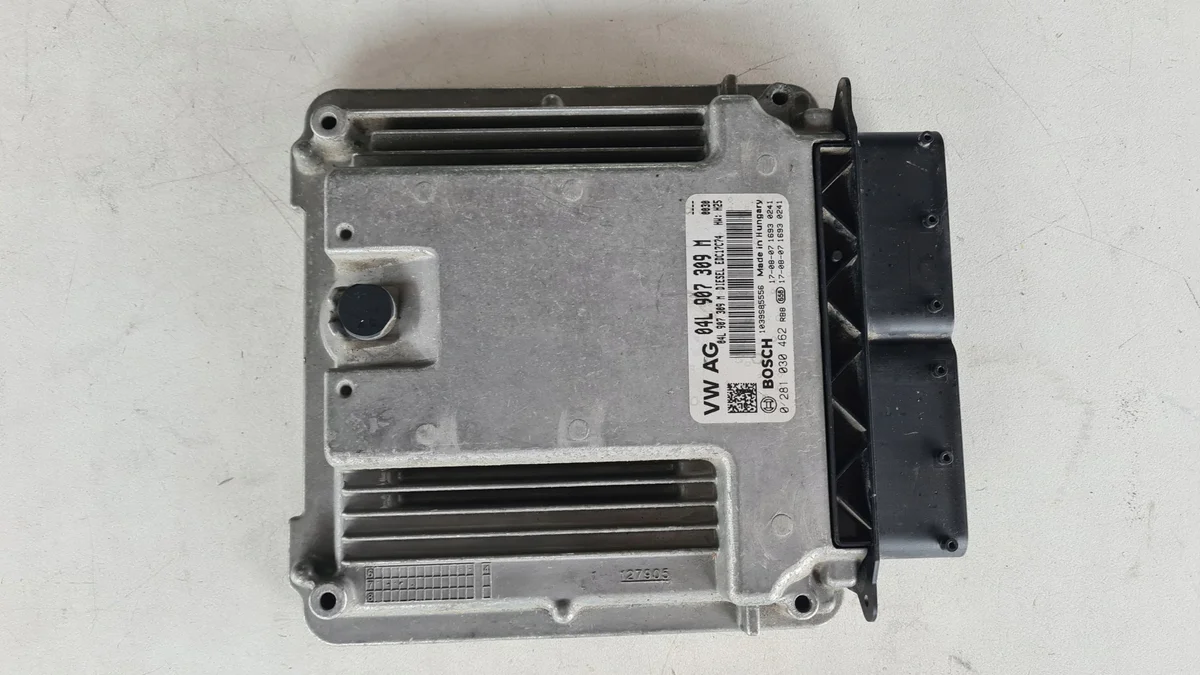 Moottorinohjain Skoda Superb 2.0 TDI 04L907309M