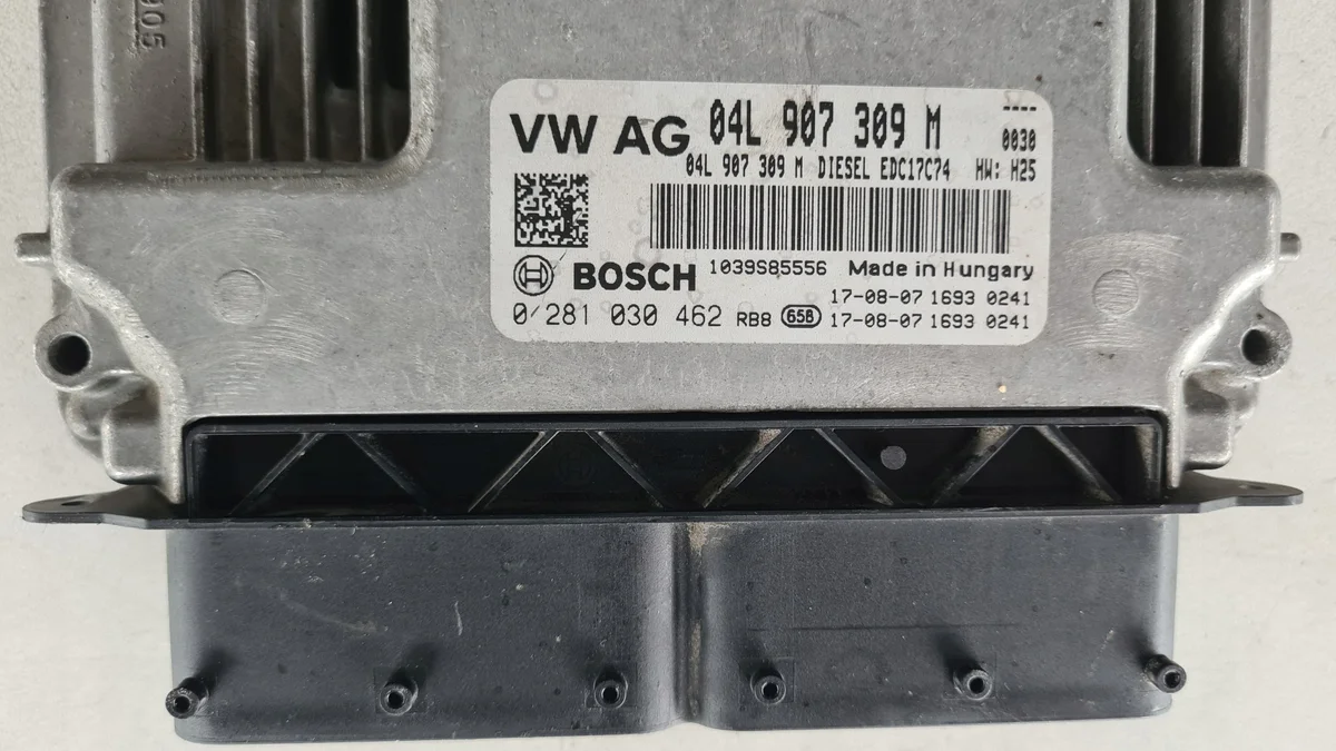 Engine Control Unit ECU 04L907309M Skoda Superb image 4