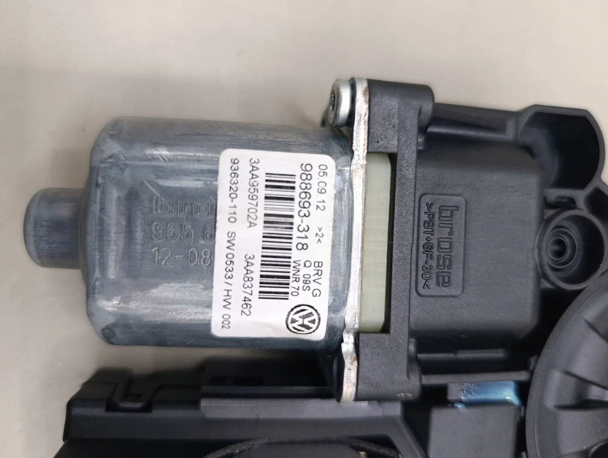 Volkswagen Passat B7 Fensterheber vorne 988693318 image 5