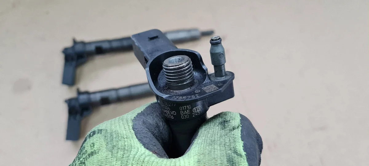 Inyector Audi 2.0 TDI 03L130277IN115 image 5
