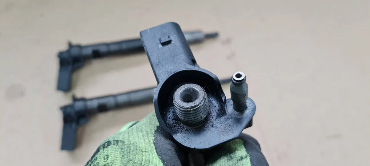 Inyector Audi 2.0 TDI 03L130277IN115 image 9