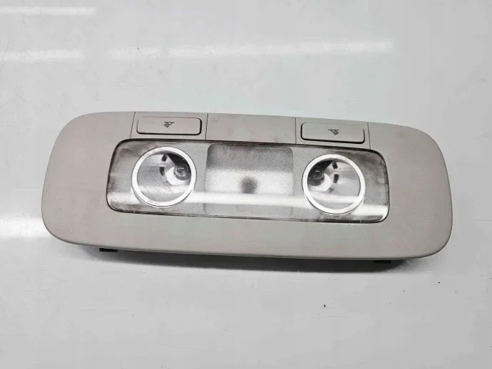 Feu plafonnier arrière VW Passat B7 (362)