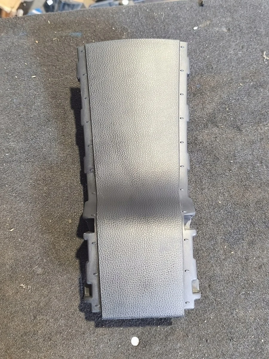 Toyota Yaris Cross Cache-tunnel central