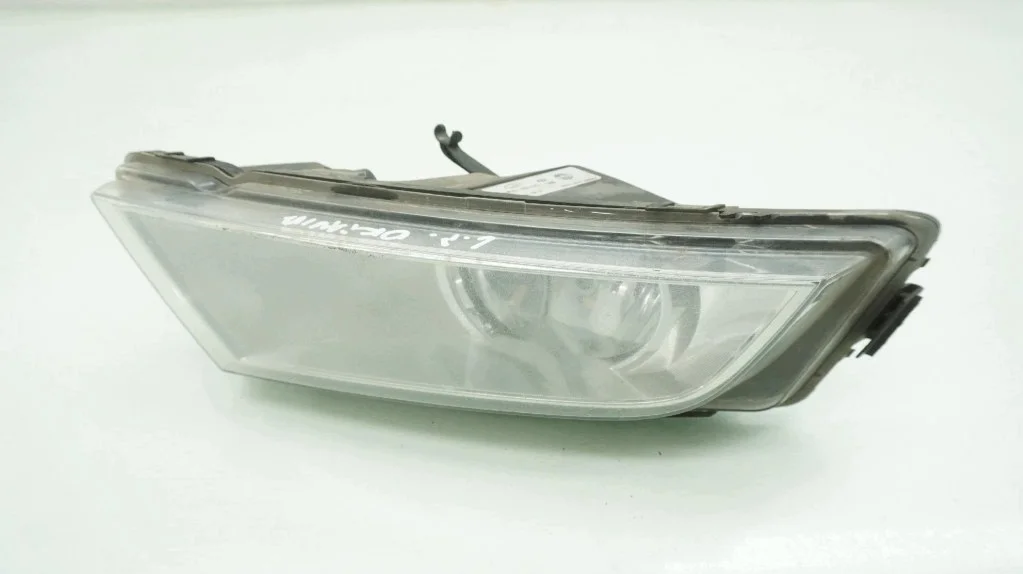 Skoda Octavia II Halogen Vänster 5E0941699D
