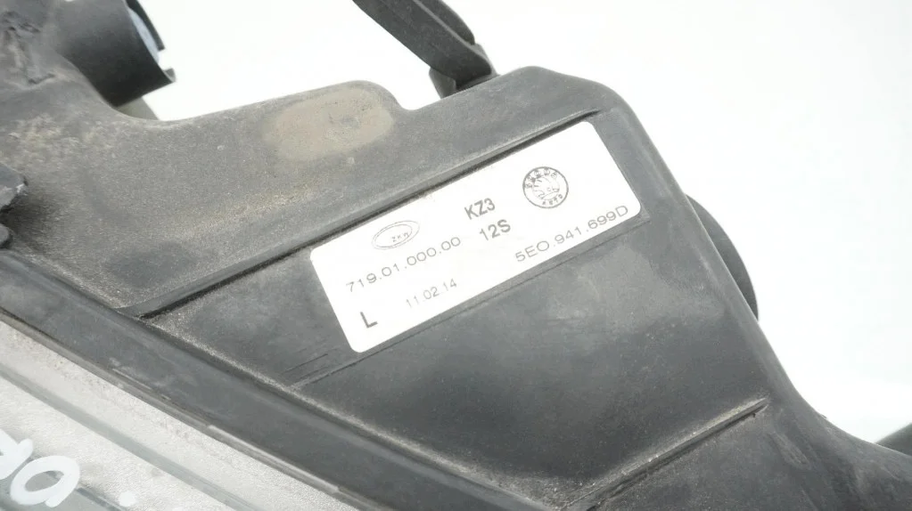 Farol Esquerdo Skoda Octavia II Usado image 3