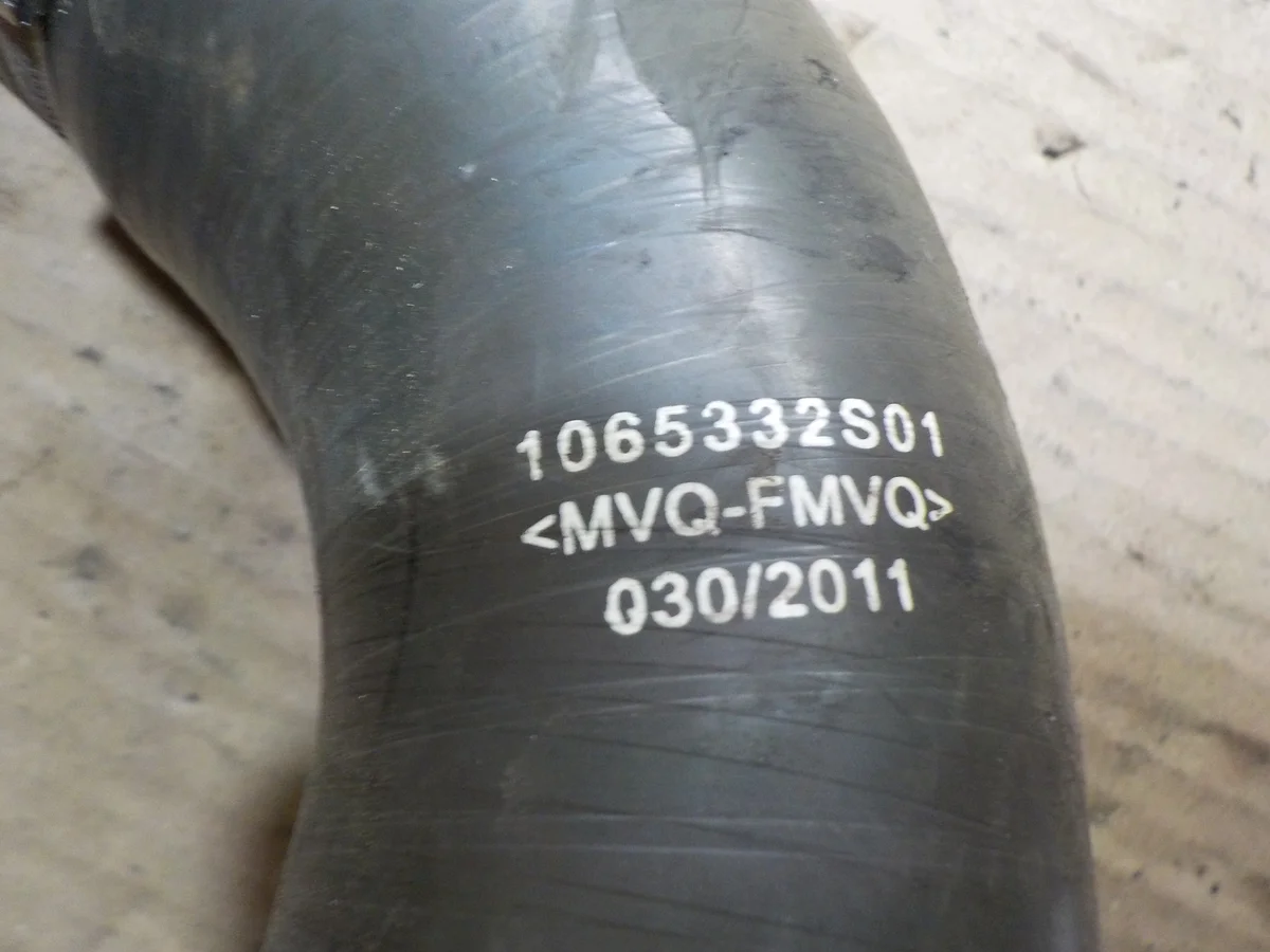 Renault Trafic III Intercooler Hose Used image 3