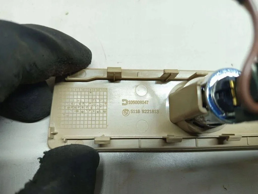 Gniazdo 12V BMW X3 F25 9221813 Usado image 3