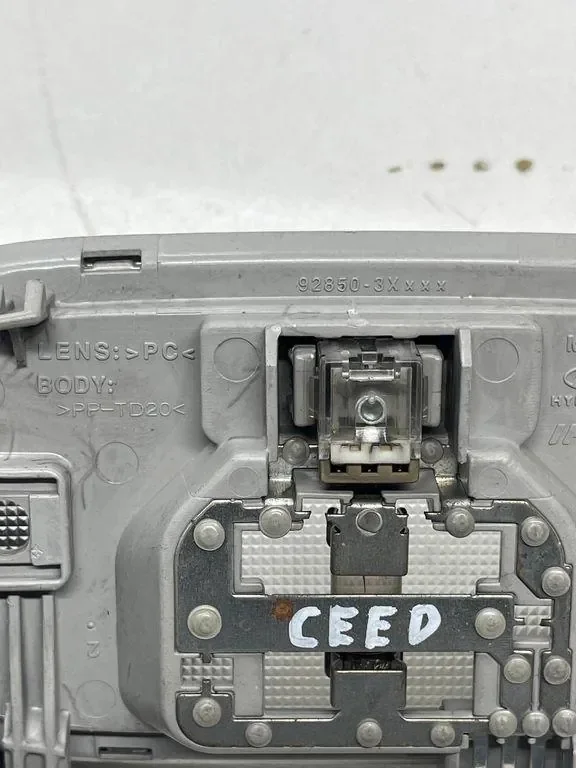 Luz Interior Kia Pro Ceed II 928503XXXXW7 Usado image 4