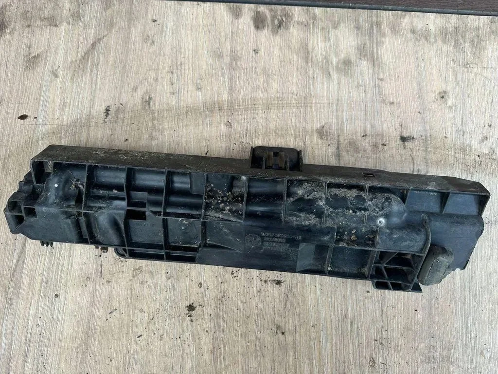 Fäste kylare BMW X3 E83 3.0L Diesel 11074810