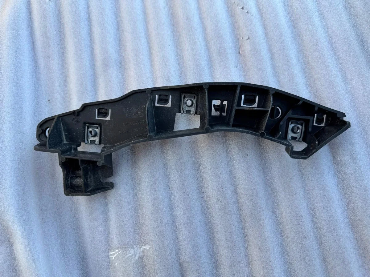 Peugeot 3008 III Stötfångarsläde Höger Fram