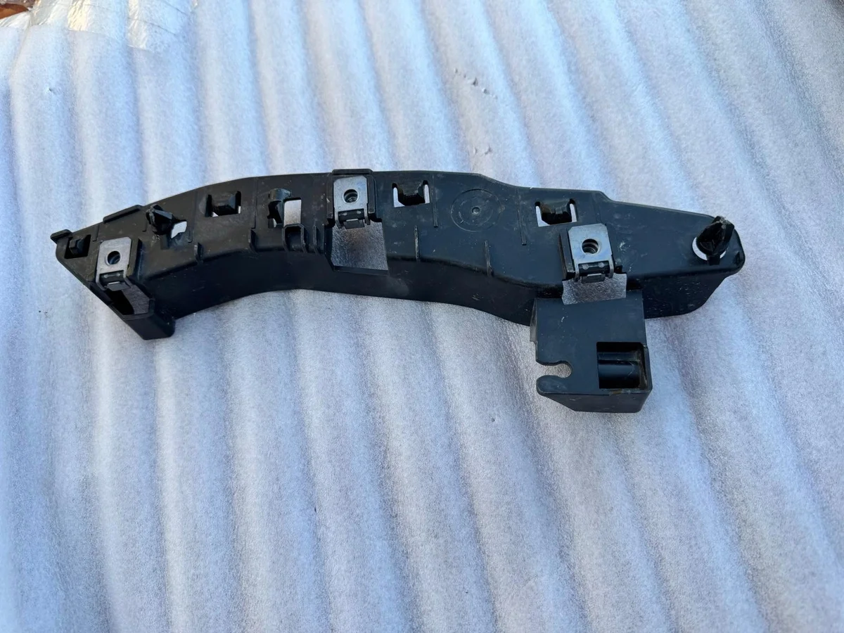 Peugeot 3008 III Stötfångarsläde Höger Fram