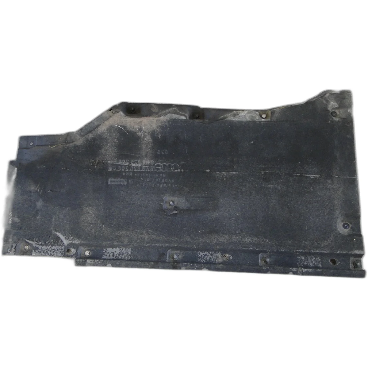 Audi A5 8W6 pohjapanssari oikea 8W6825208B