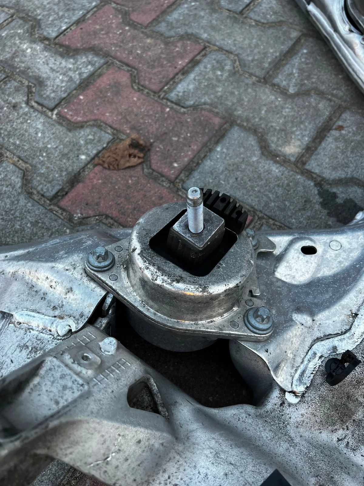 Alfa Romeo Giulia Engine Cradle Used image 6