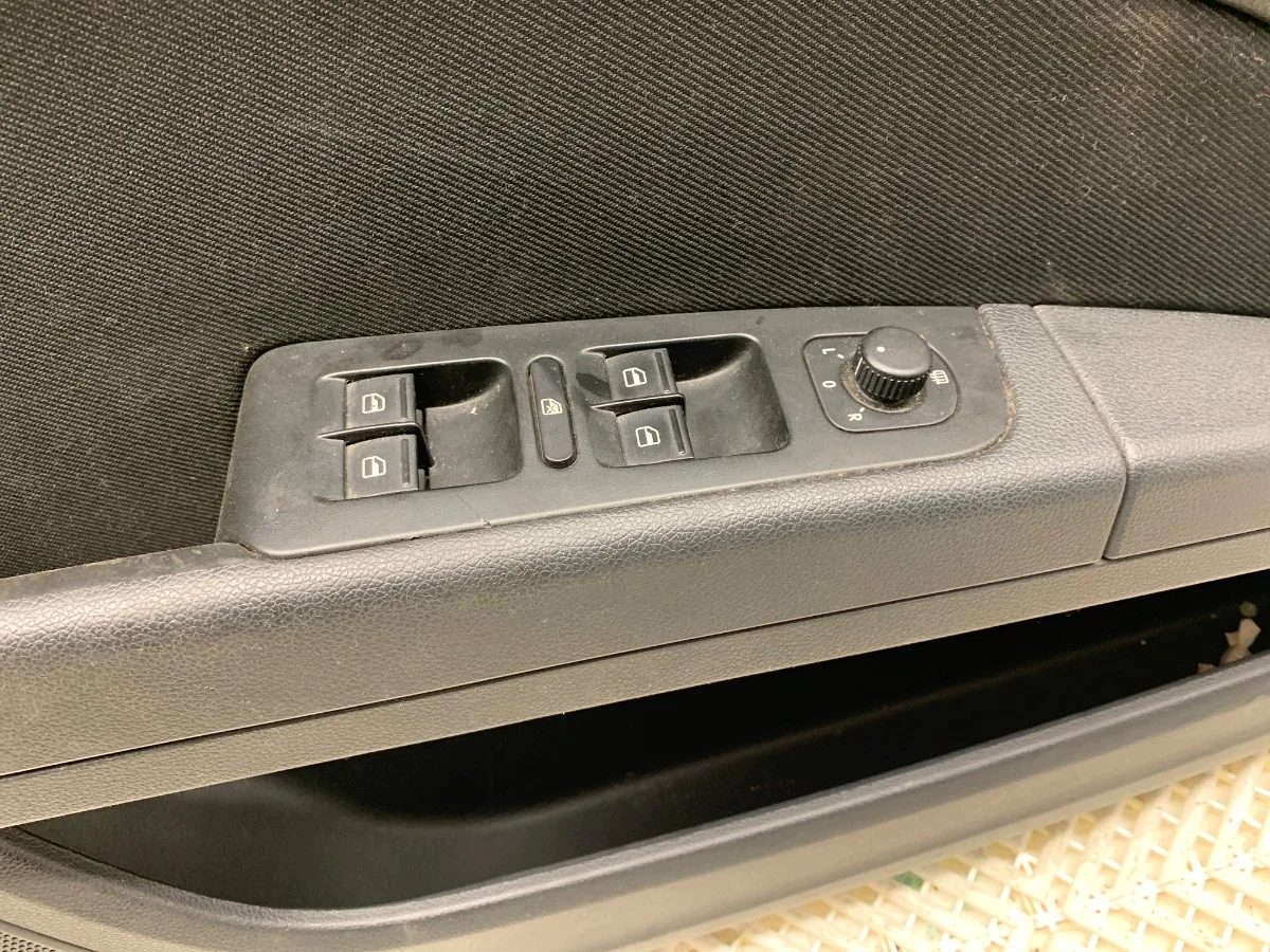 Dörrpanel vänster fram Skoda Superb II image 3