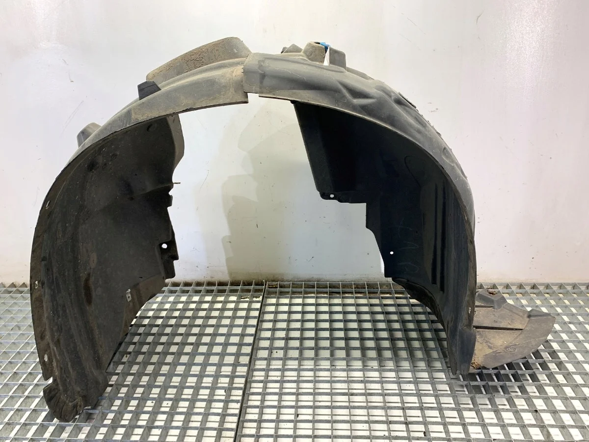 Etulokasuoja Oikea BMW E84 Käytetty