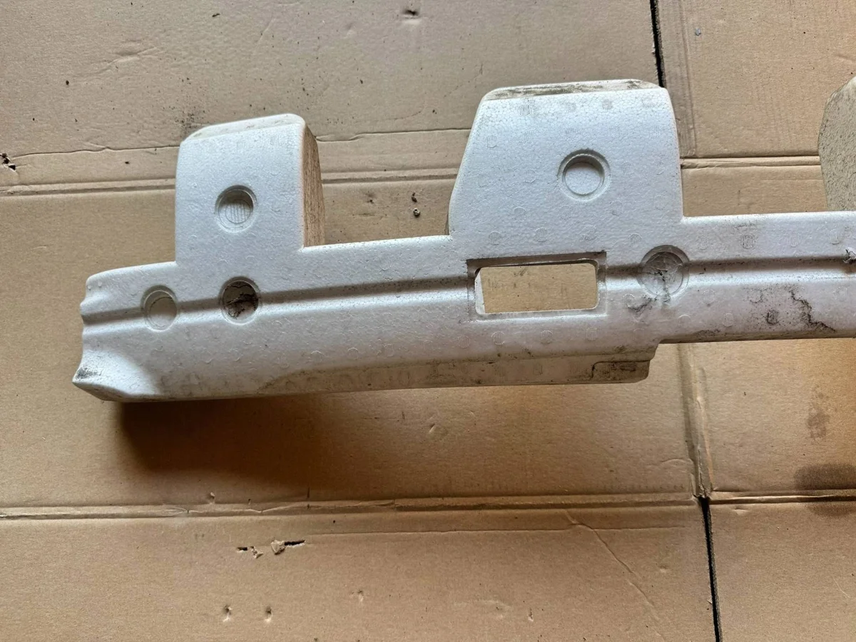 Nissan Stötfångardämpare OE 850901AA0A