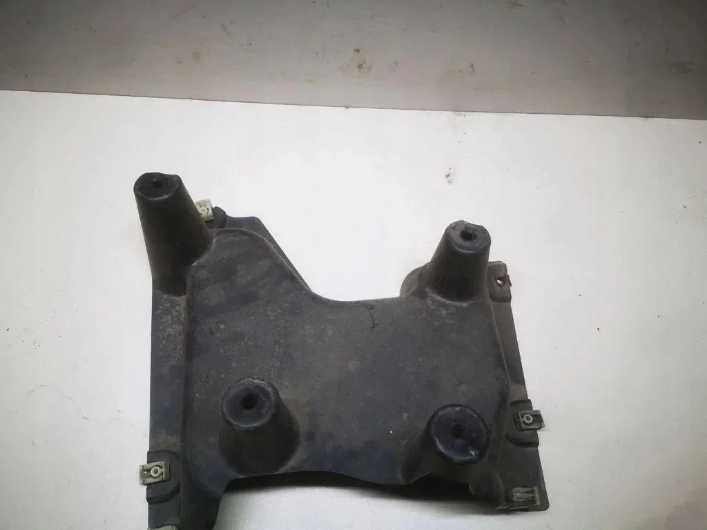 BMW X1 F48 Unterbodenschutz Diffusor Halter Rechts Hinten