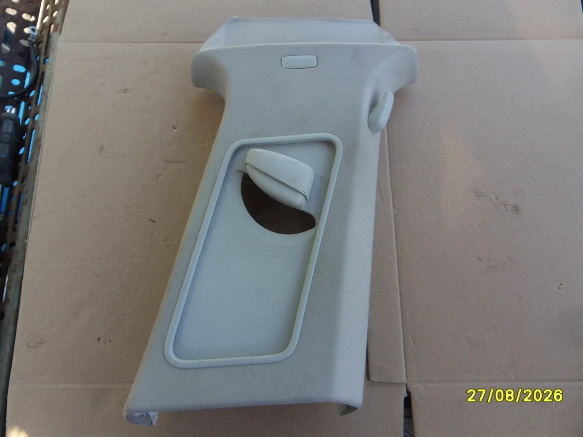 Moldura Pilar B Direito VW Golf VI Kombi Usado