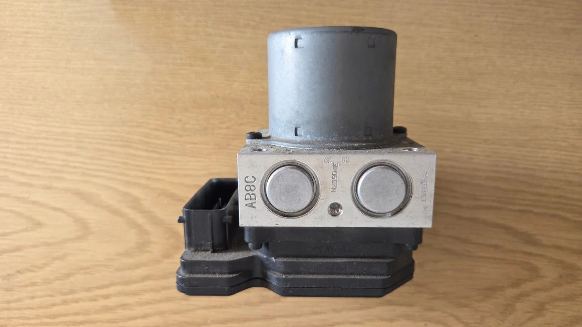 ABS Pump Opel Mokka 95367359 AVN image 4
