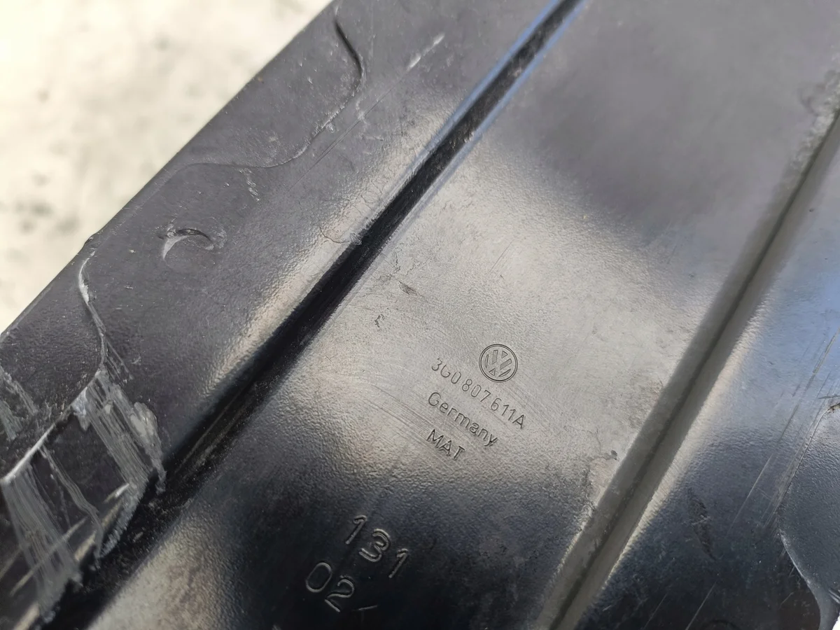 VW Passat B8 3G0 Reflector Parachoques 3G0807611A image 3