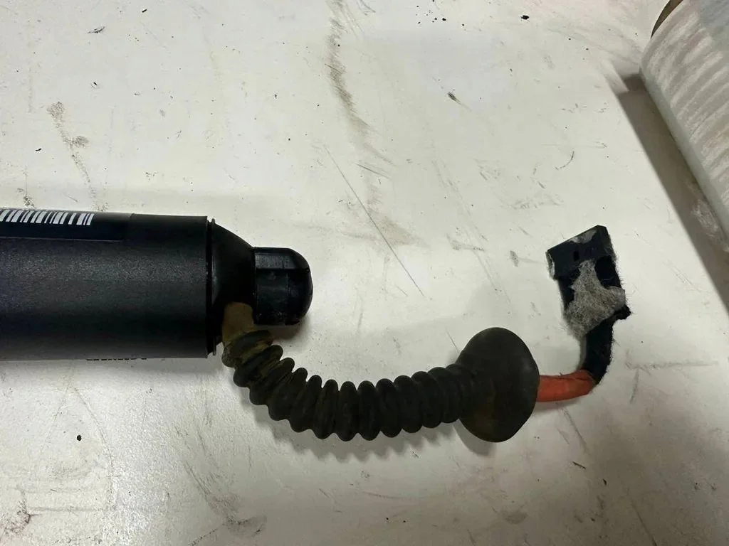 BMW X1 (F48) Pistone Cofano Bagagliaio Destro