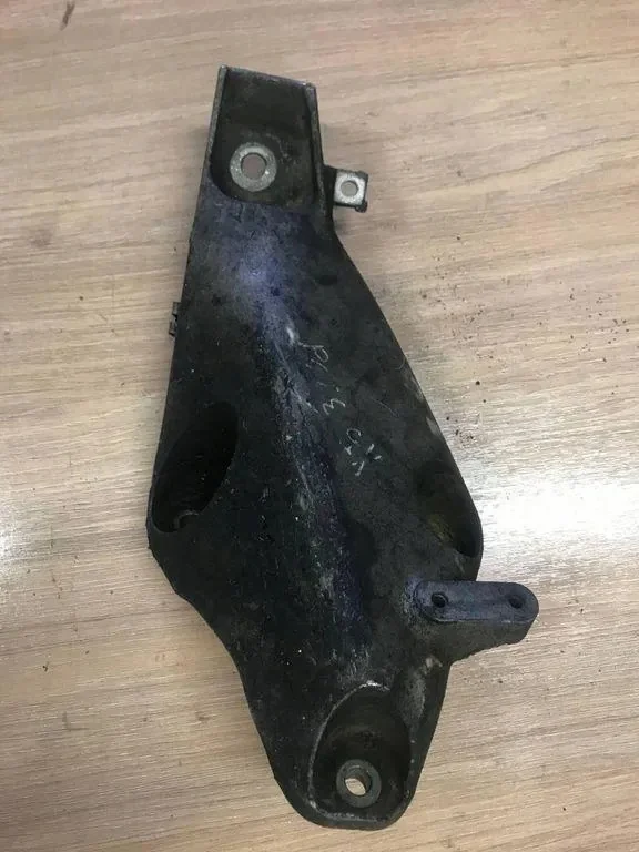 Support moteur BMW 5 (F10) 3.0L Diesel