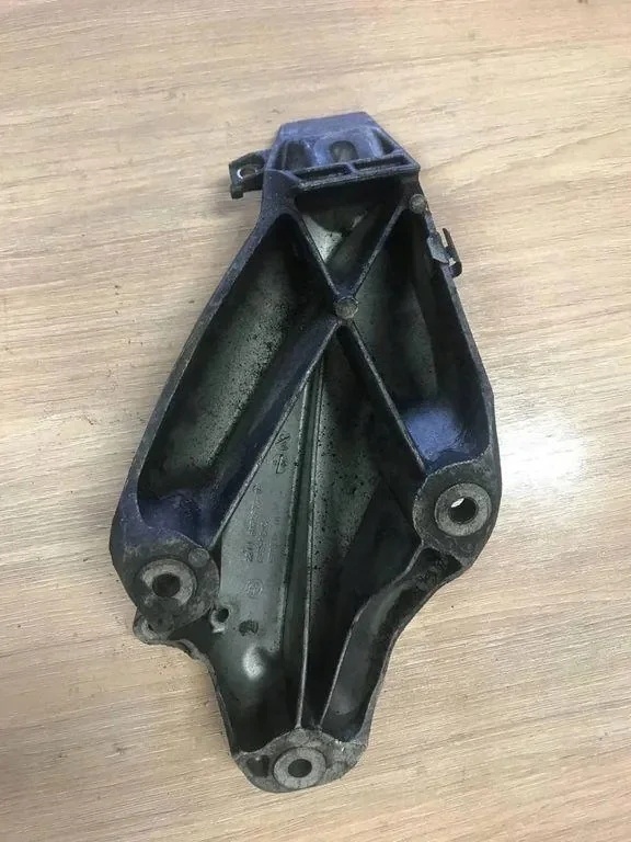 Engine Mount Left BMW 5 F10 67871110 image 4
