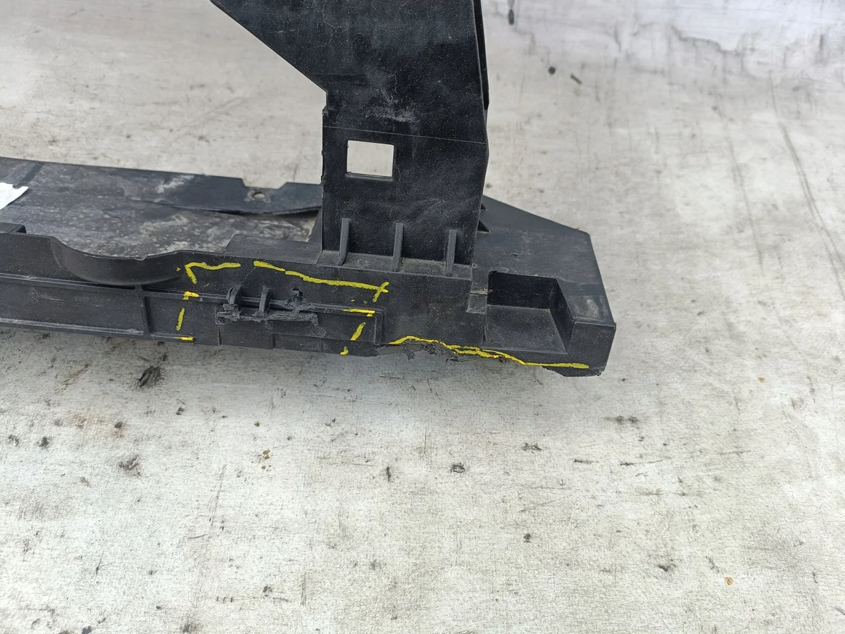 SEAT 6F0805588 Pas de refuerzo usado