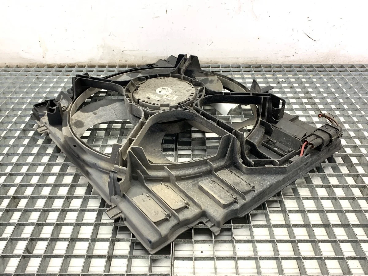 Jäähdyttimen tuuletin BMW E61 2.0 177hv image 3